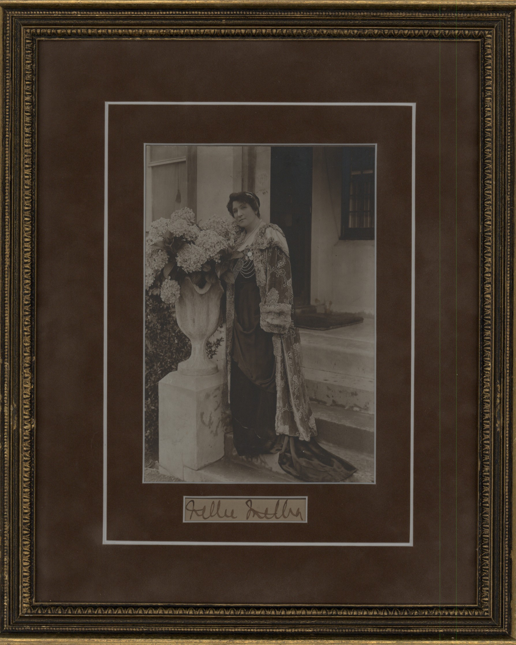 Melba, Nellie - Ensemble Photograph And Signature. - (1403)