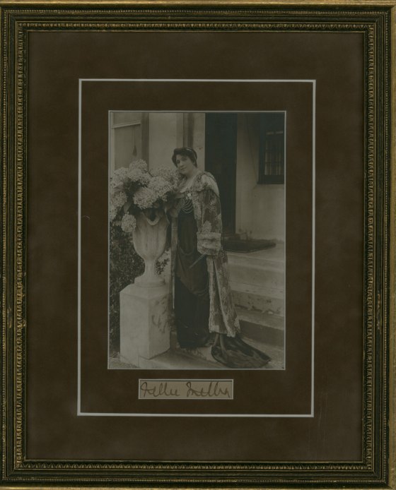 Melba, Nellie - Ensemble Photograph and Signature