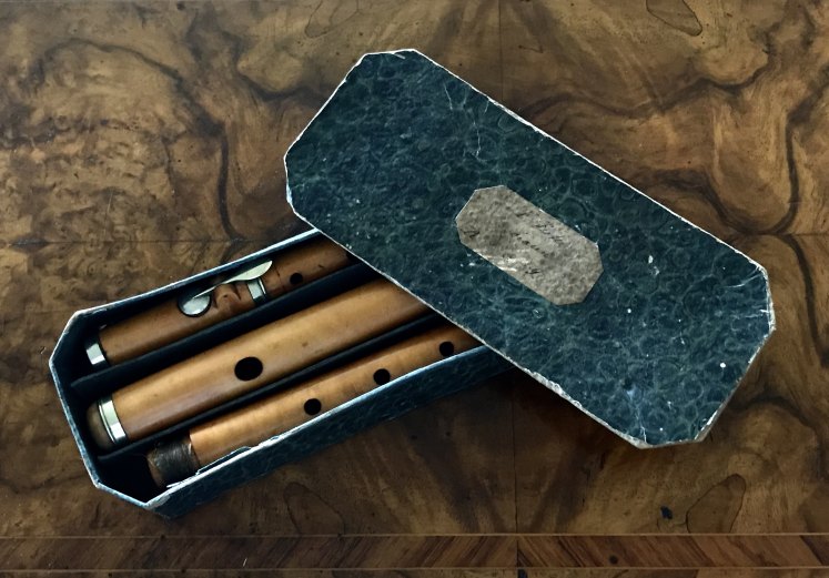 Flute In Paper Box - 1-key Boxwood Flute. - (5225)