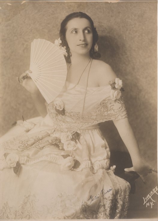 Galli-Curci, Amelita - Photograph as Violetta
