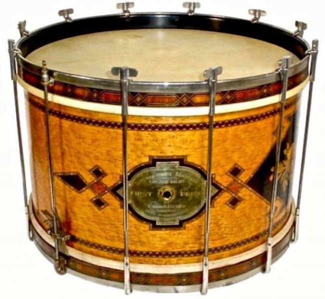 DRUM - FABULOUS AMERICAN PRESENTATION DRUM - Lyon & Healy - Military