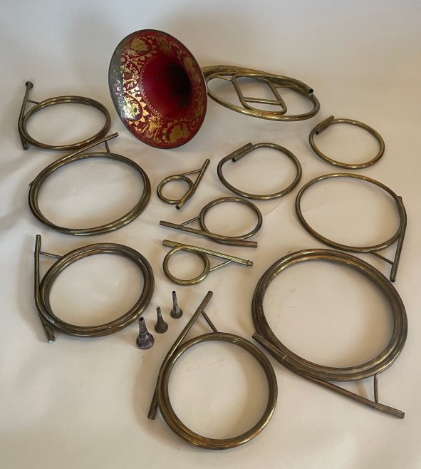 HORN - COURTOIS AINÉ NATURAL HORN WITH CROOKS IN CASE